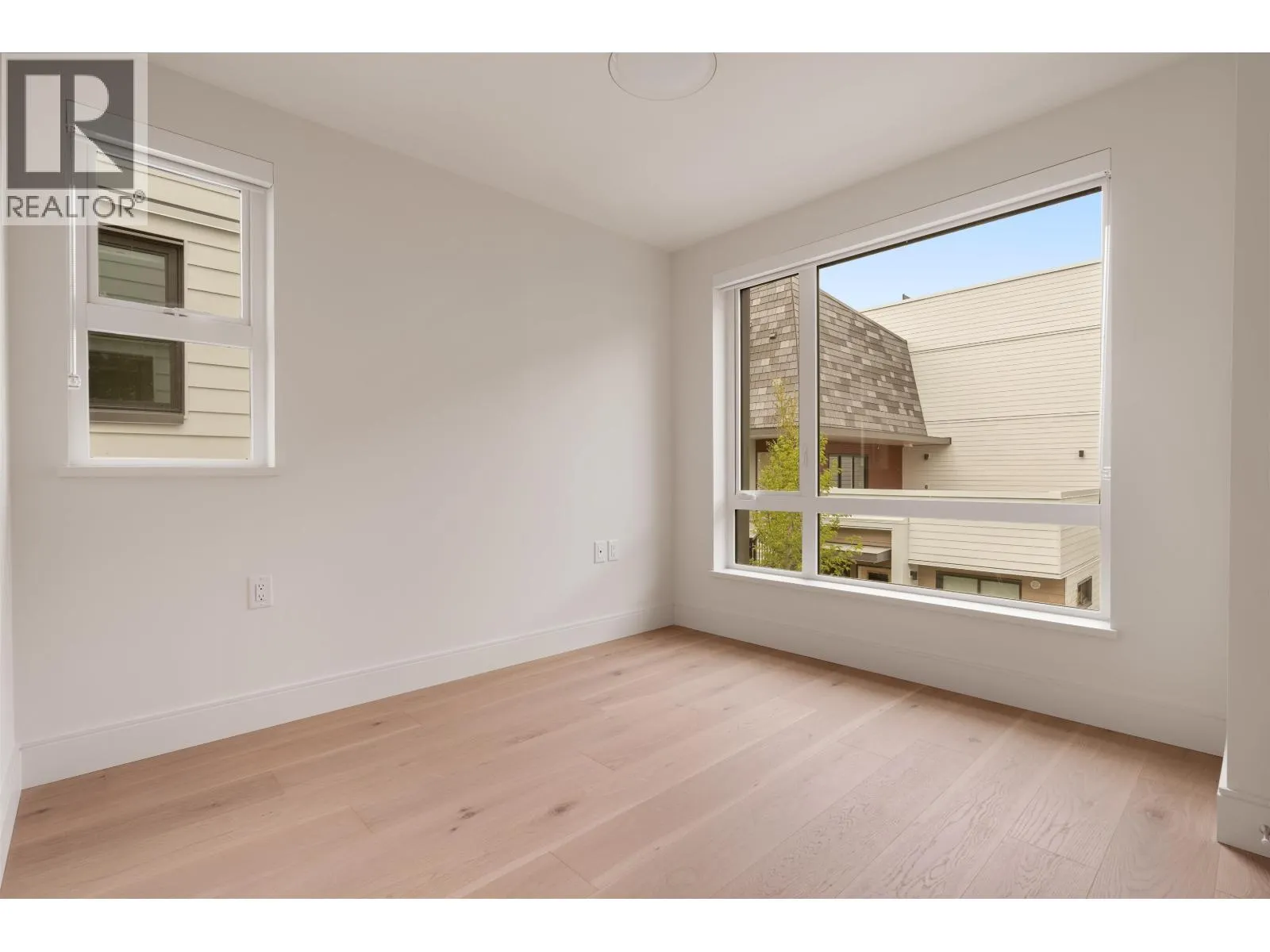386 W 45TH AVENUE