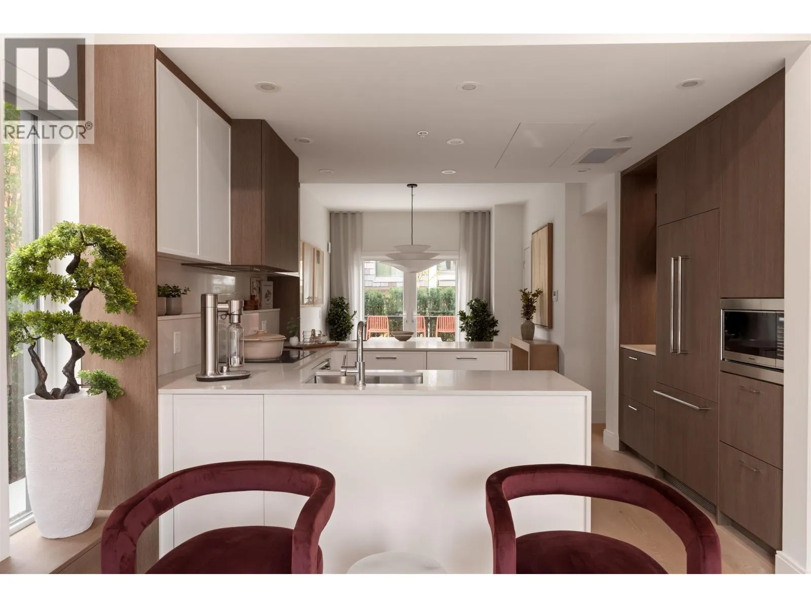 386 W 45TH AVENUE