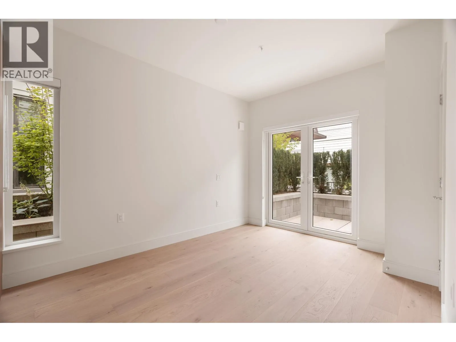 386 W 45TH AVENUE
