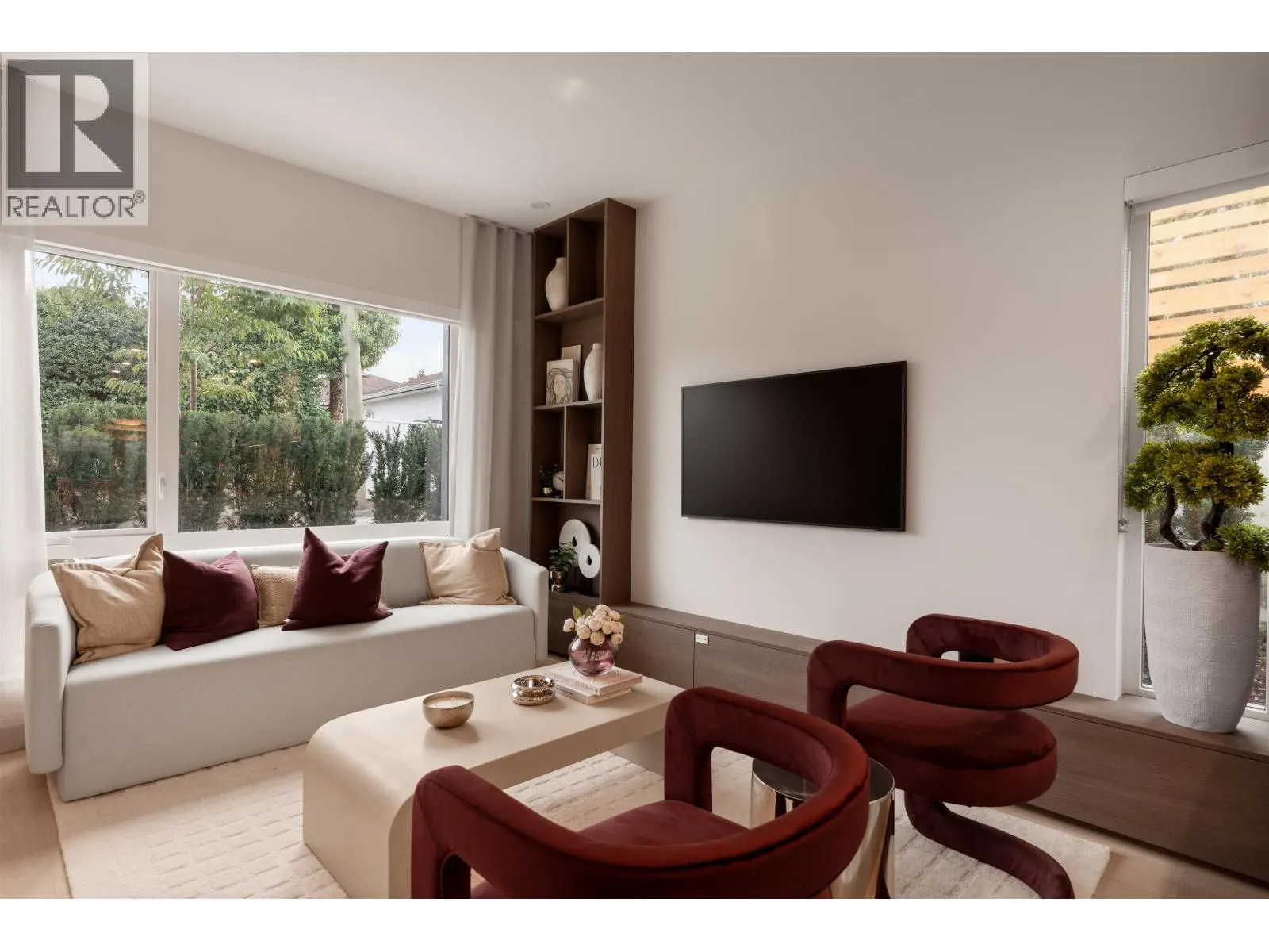 386 W 45TH AVENUE