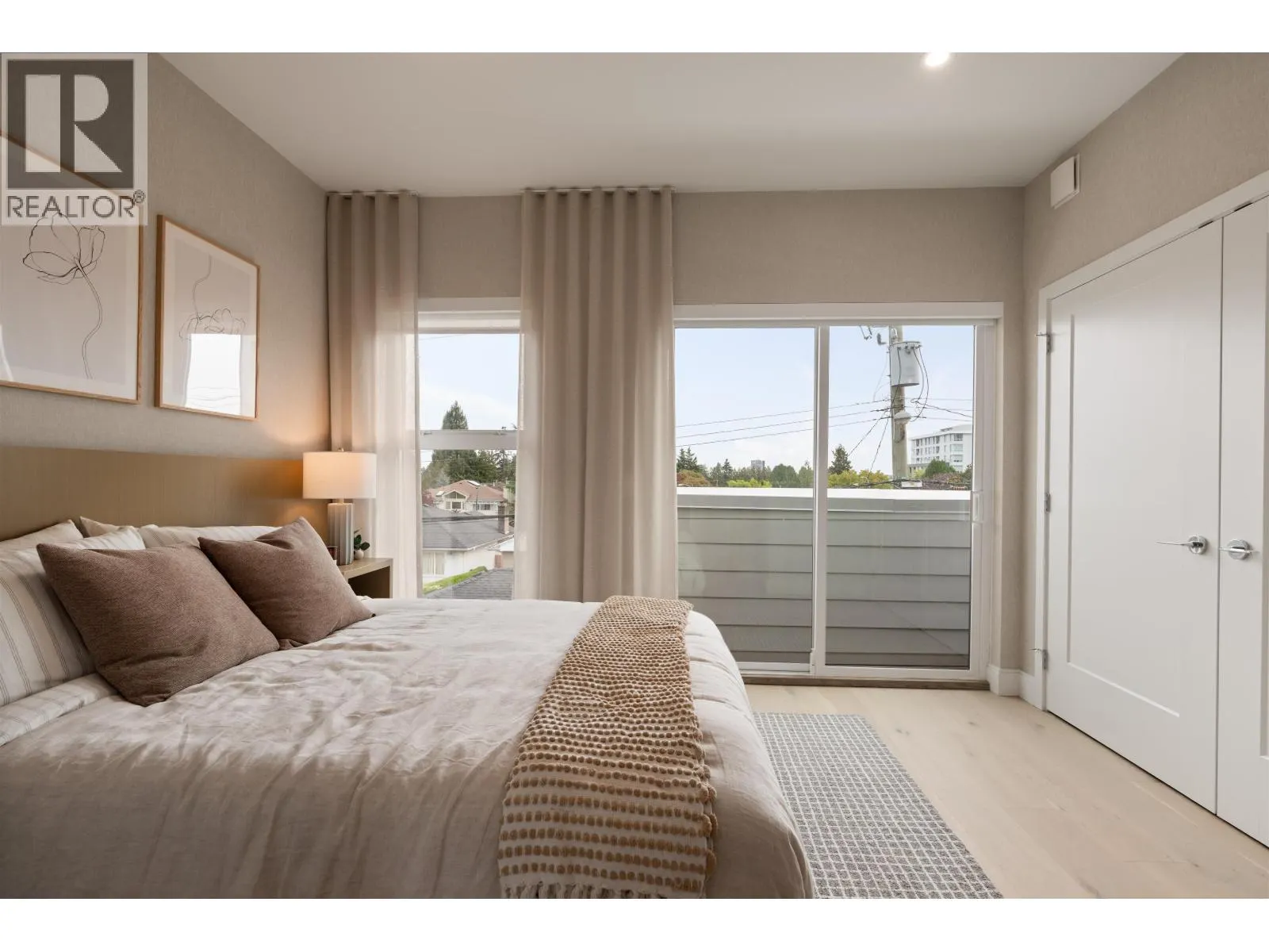 386 W 45TH AVENUE