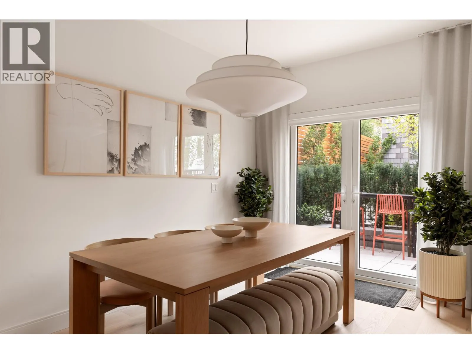 386 W 45TH AVENUE