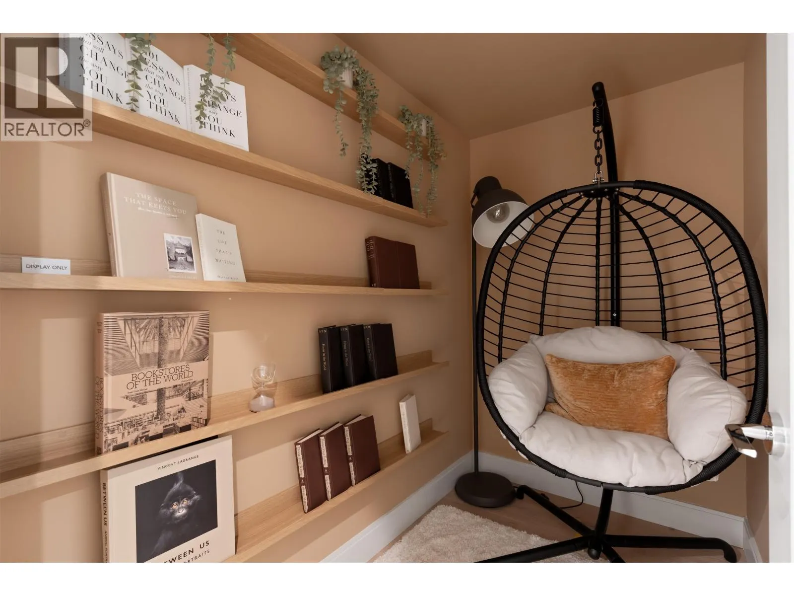 386 W 45TH AVENUE
