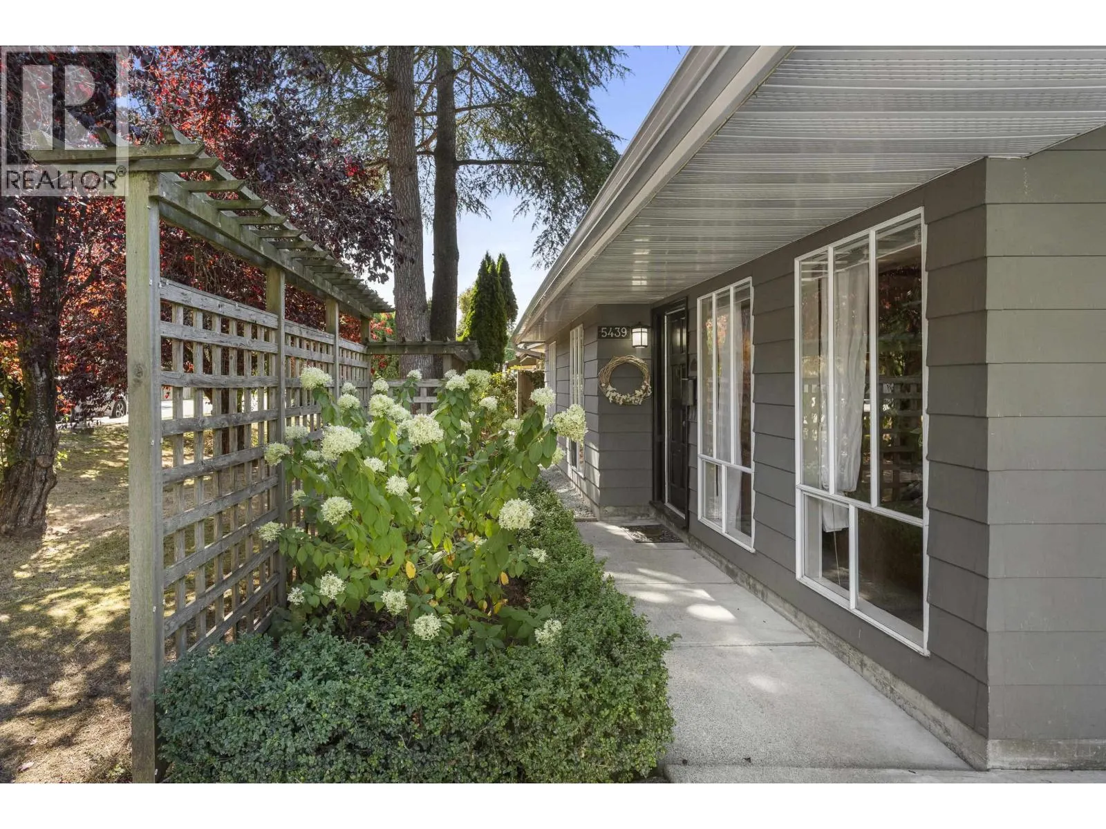 5439 RIVER ROAD