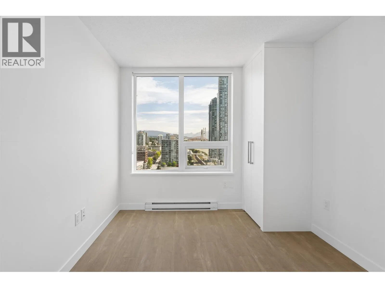 1901 908 QUAYSIDE DRIVE