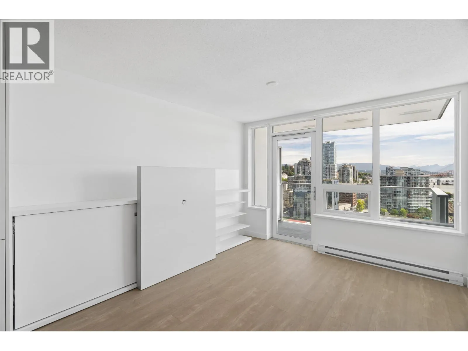 1901 908 QUAYSIDE DRIVE