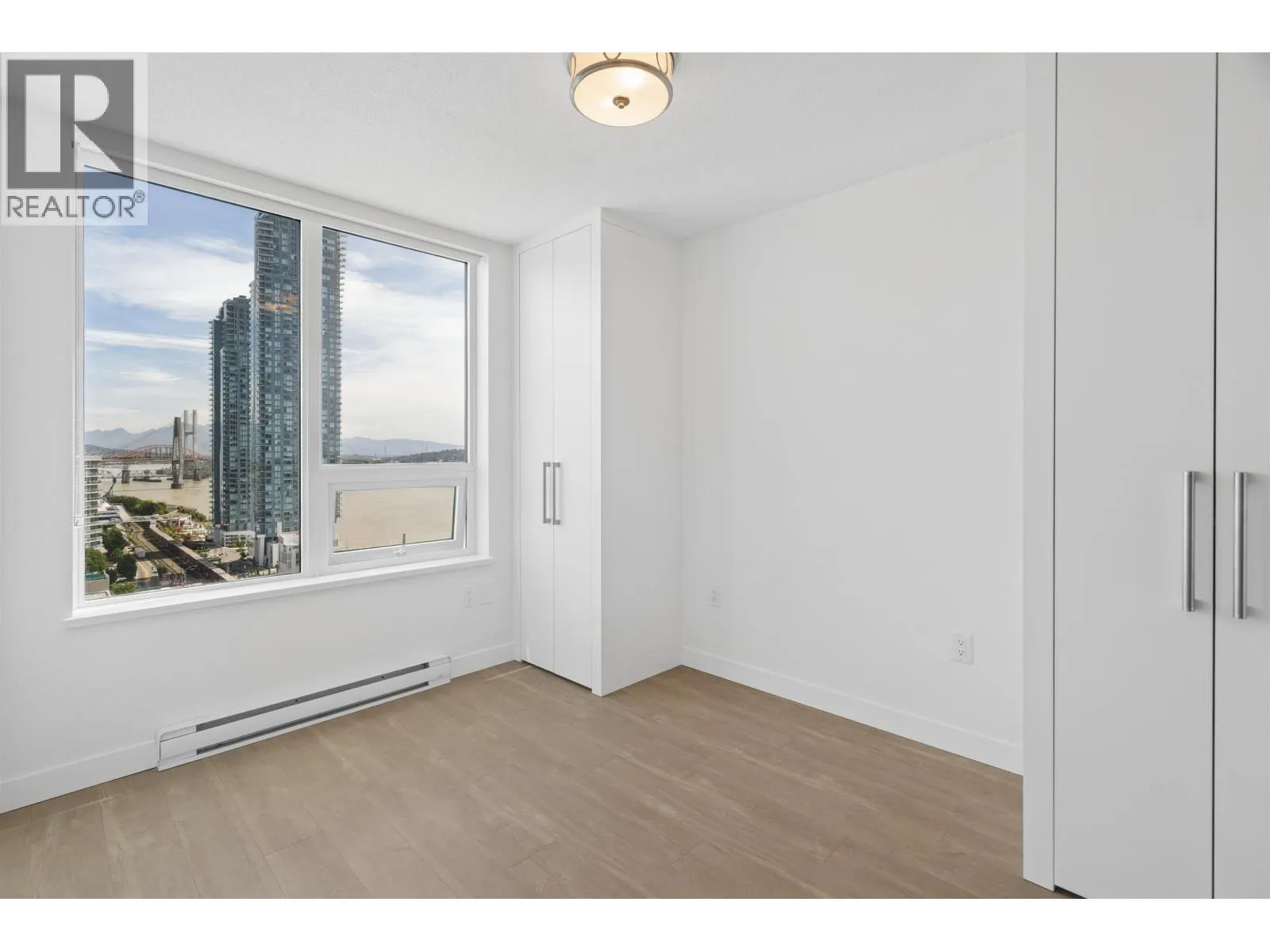 1901 908 QUAYSIDE DRIVE
