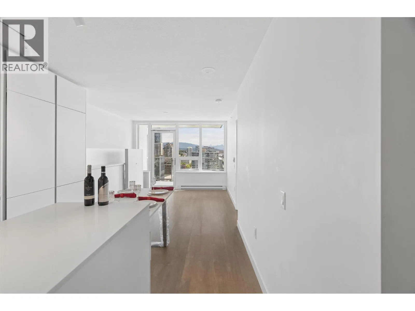 1901 908 QUAYSIDE DRIVE