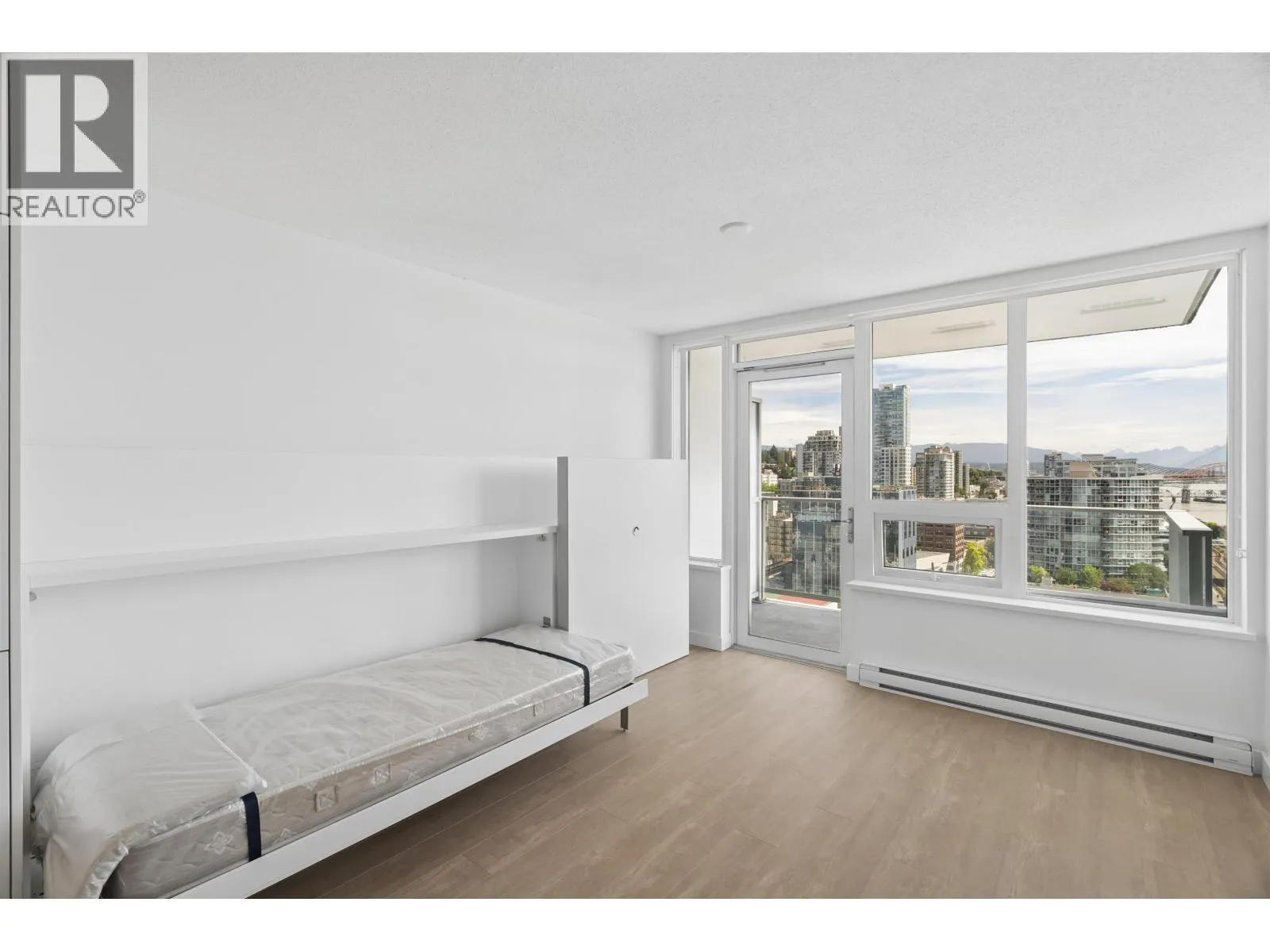 1901 908 QUAYSIDE DRIVE