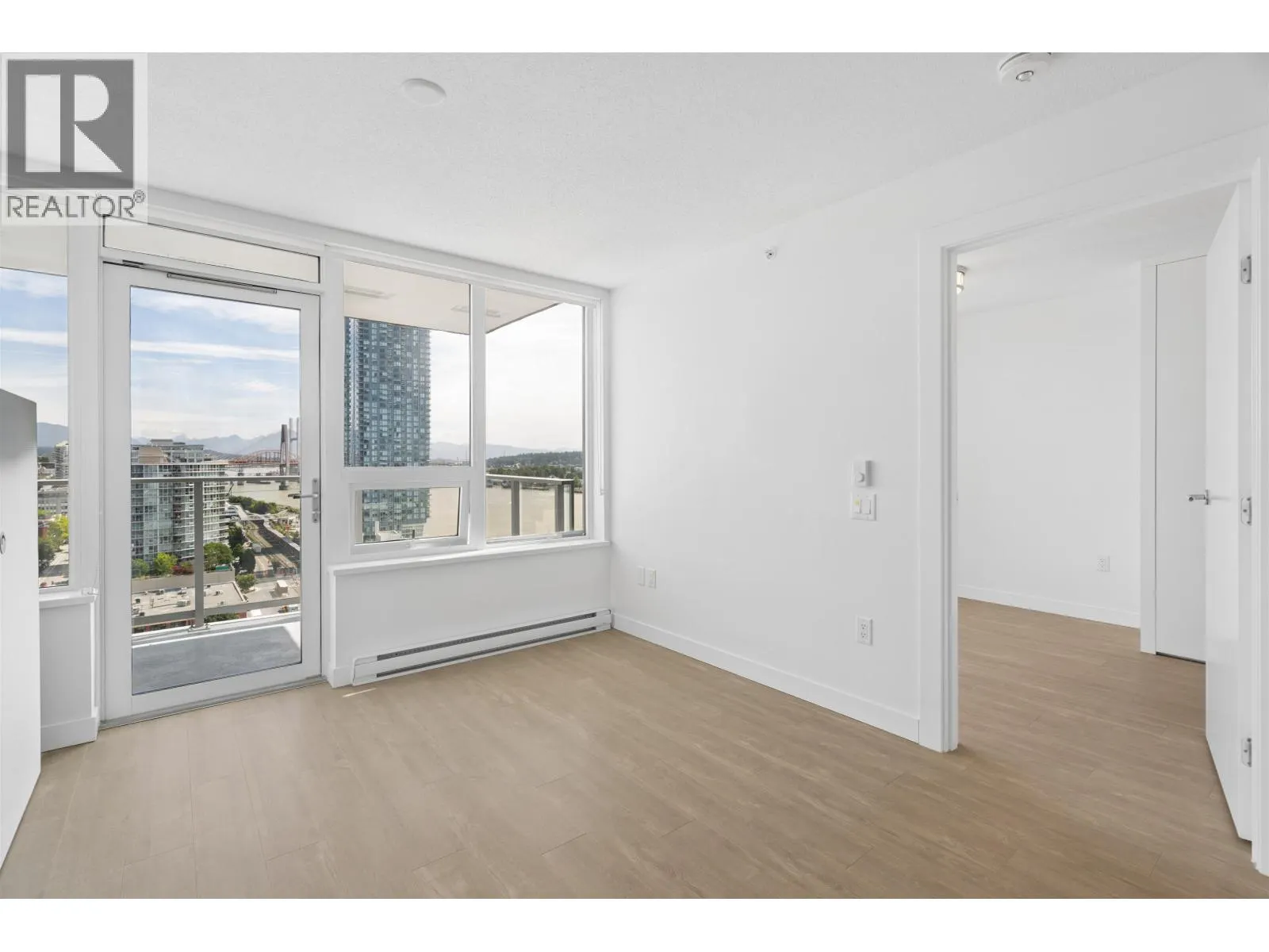 1901 908 QUAYSIDE DRIVE
