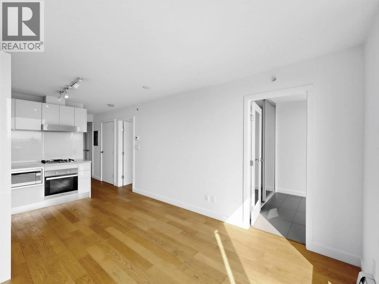 1608 188 KEEFER STREET