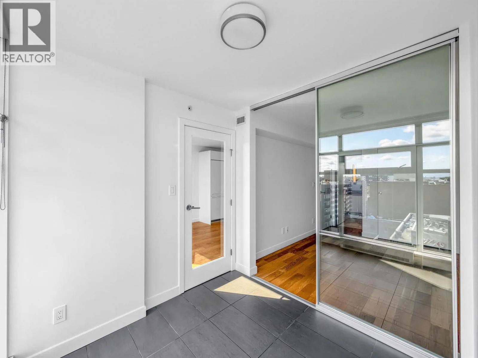 1608 188 KEEFER STREET