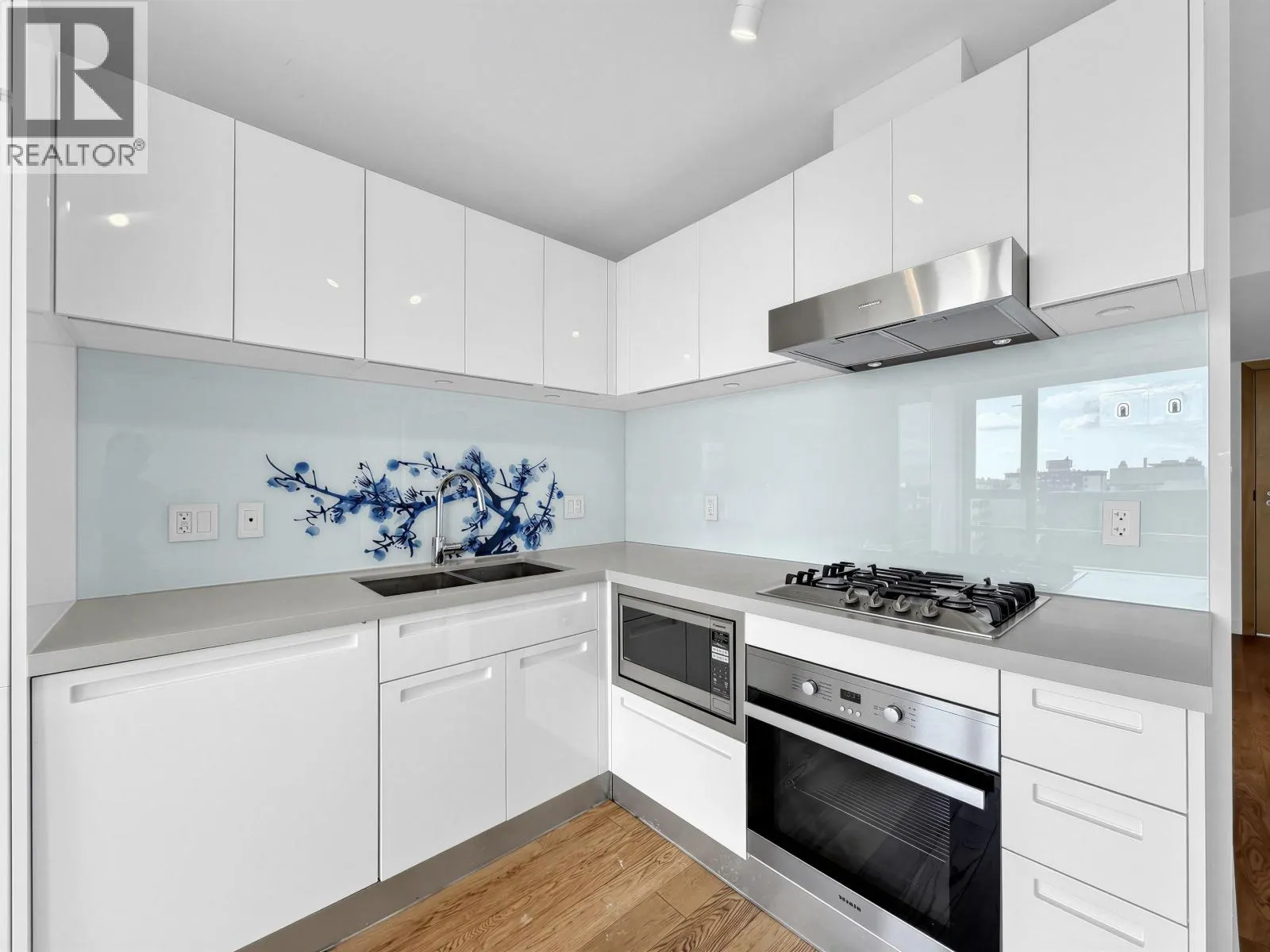 1608 188 KEEFER STREET