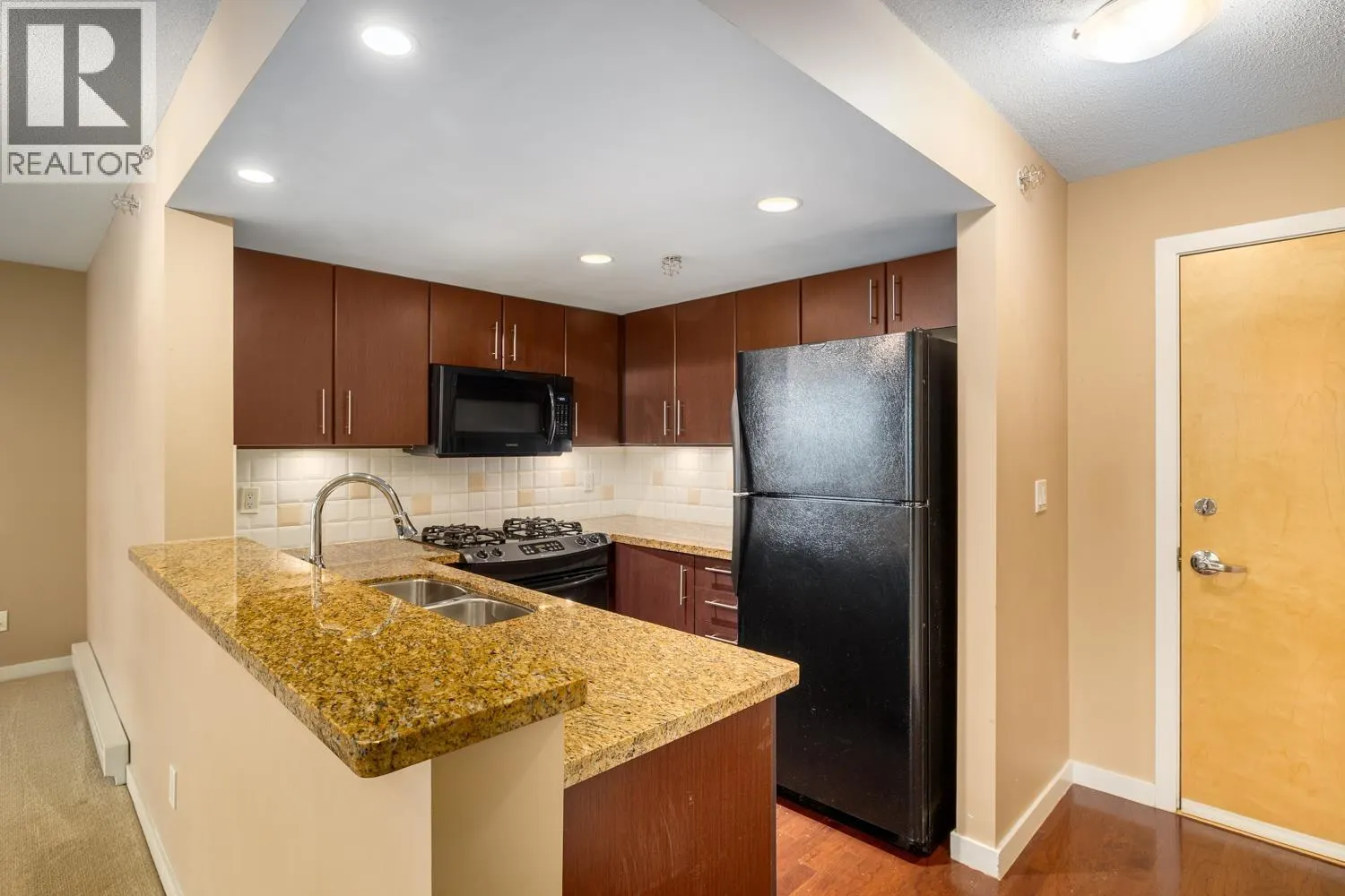 1703 120 MILROSS AVENUE