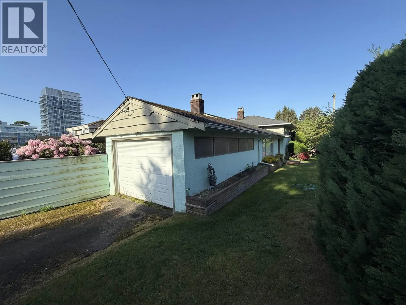 692 W 39TH AVENUE