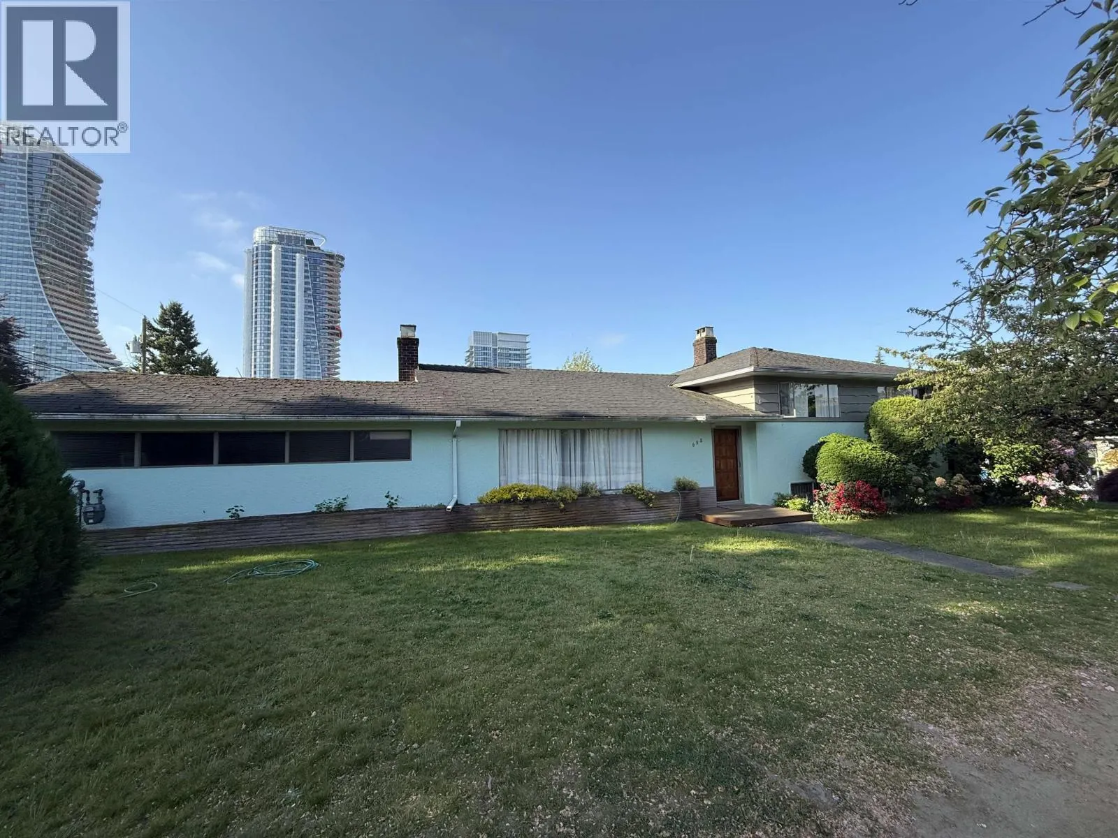 692 W 39TH AVENUE