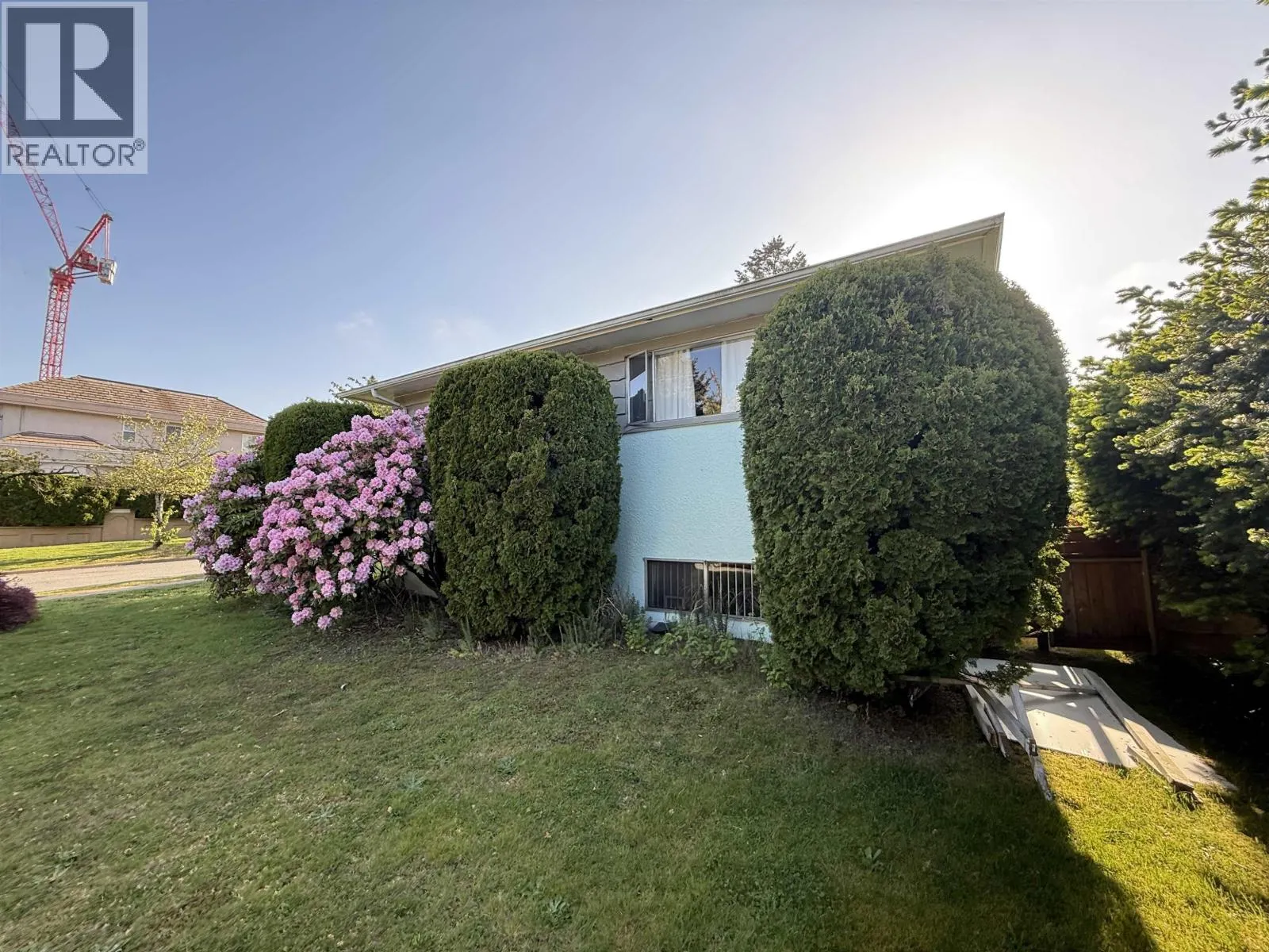 692 W 39TH AVENUE
