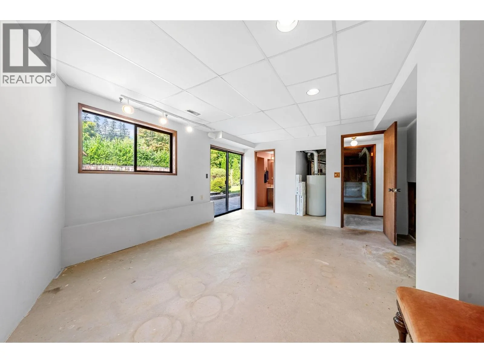 3833 LYNN VALLEY ROAD