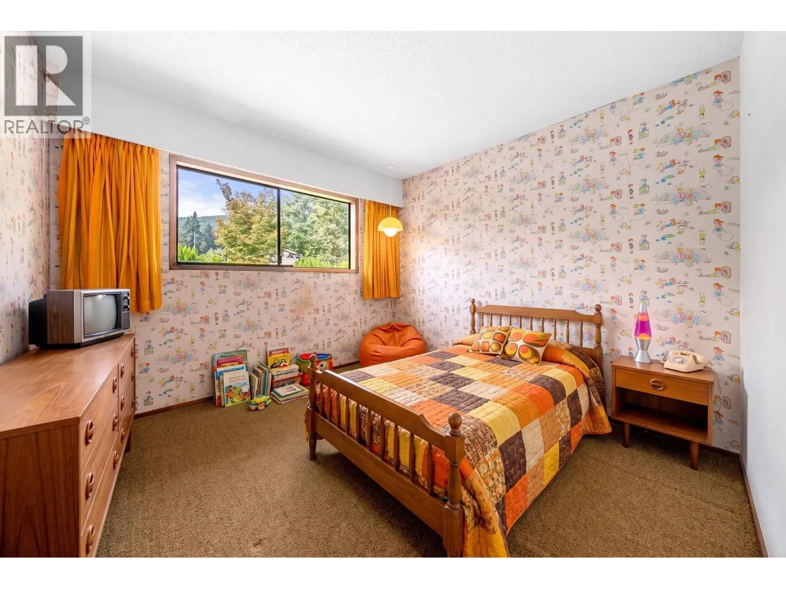 3833 LYNN VALLEY ROAD