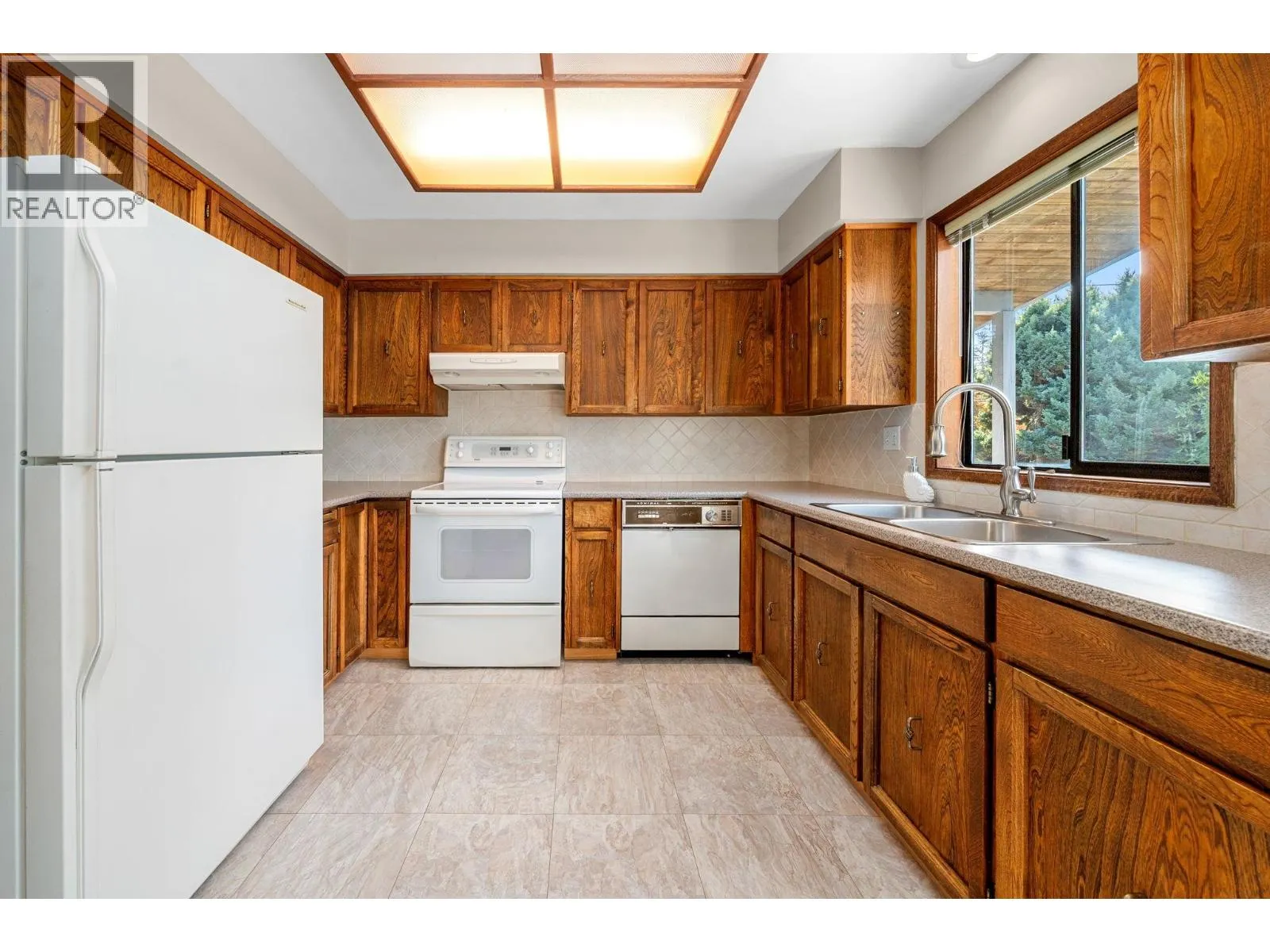 3833 LYNN VALLEY ROAD