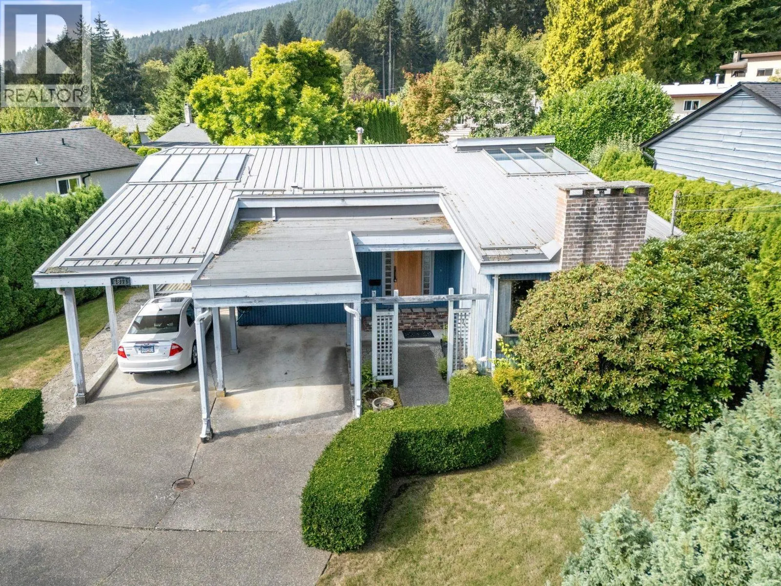 3833 LYNN VALLEY ROAD