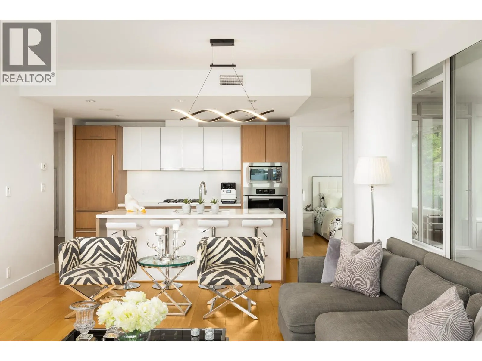 303 866 ARTHUR ERICKSON PLACE