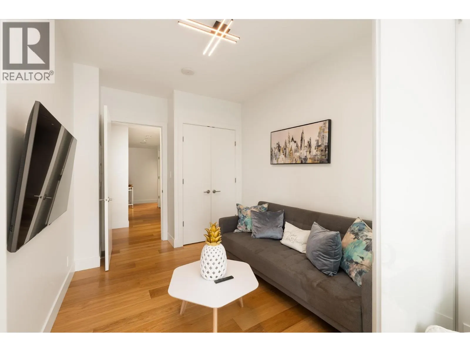 303 866 ARTHUR ERICKSON PLACE