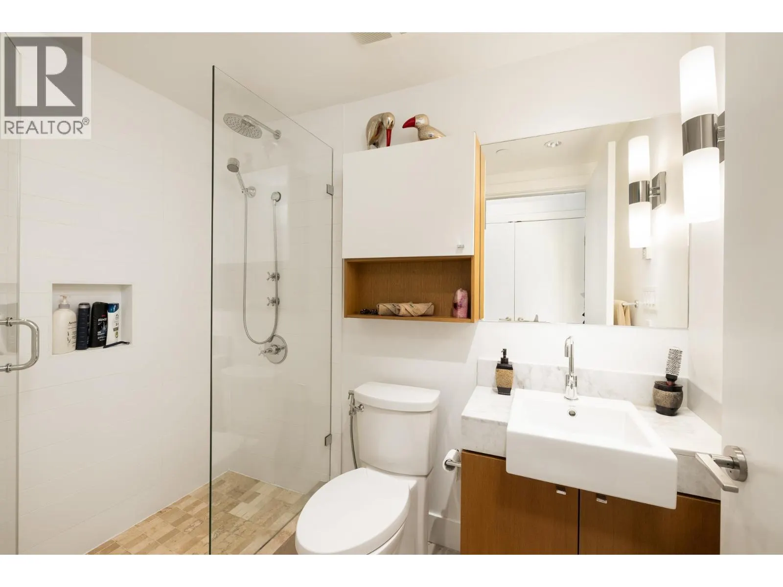 303 866 ARTHUR ERICKSON PLACE