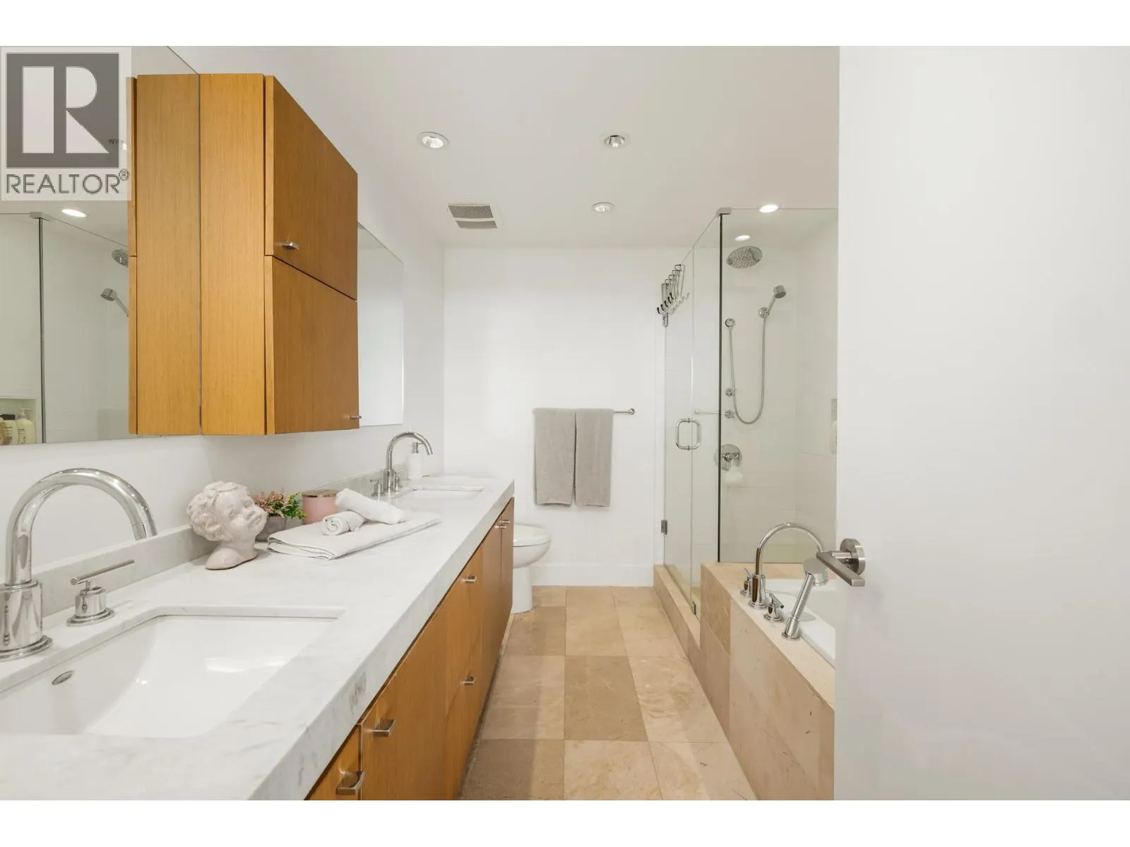 303 866 ARTHUR ERICKSON PLACE