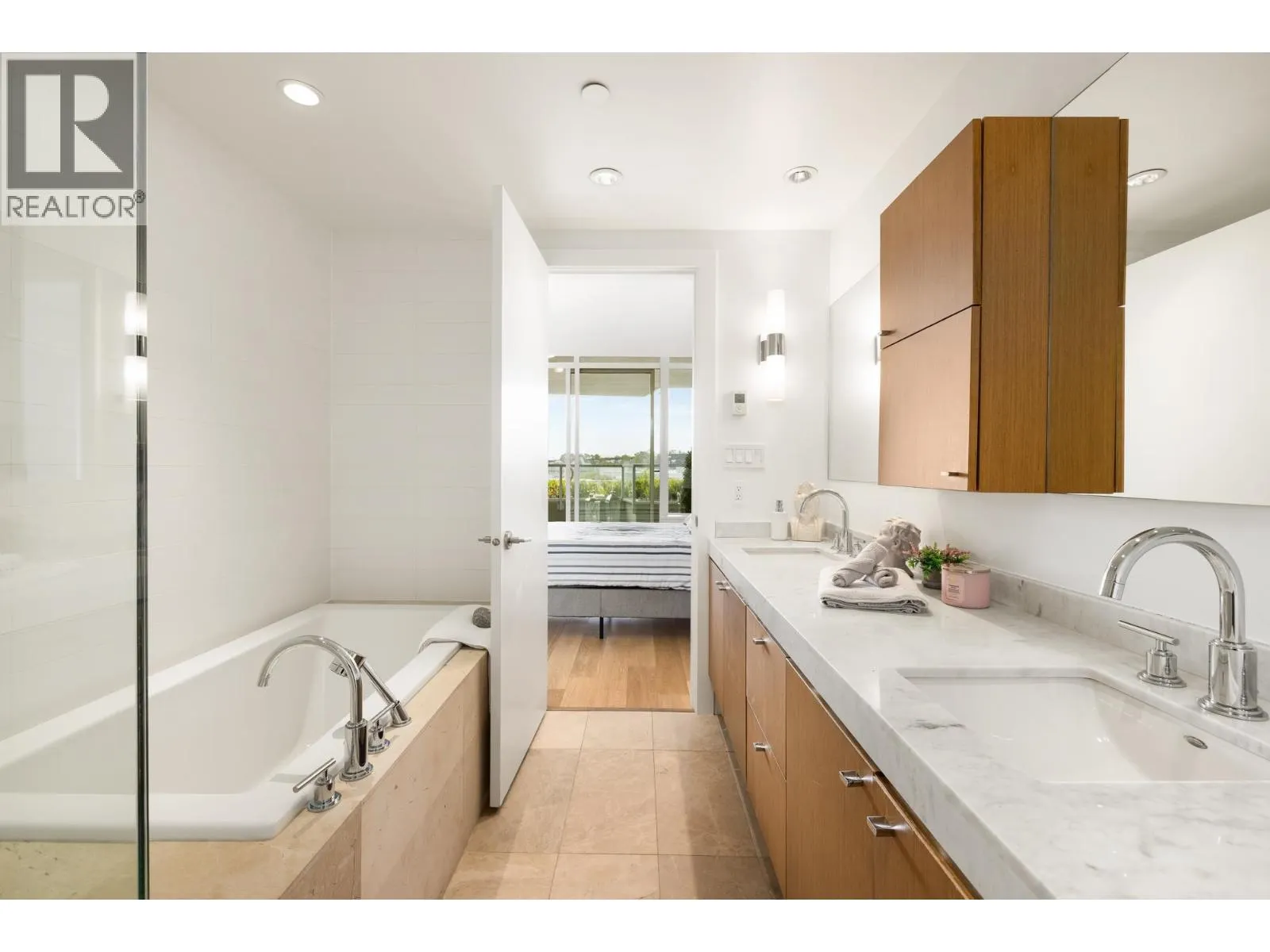 303 866 ARTHUR ERICKSON PLACE