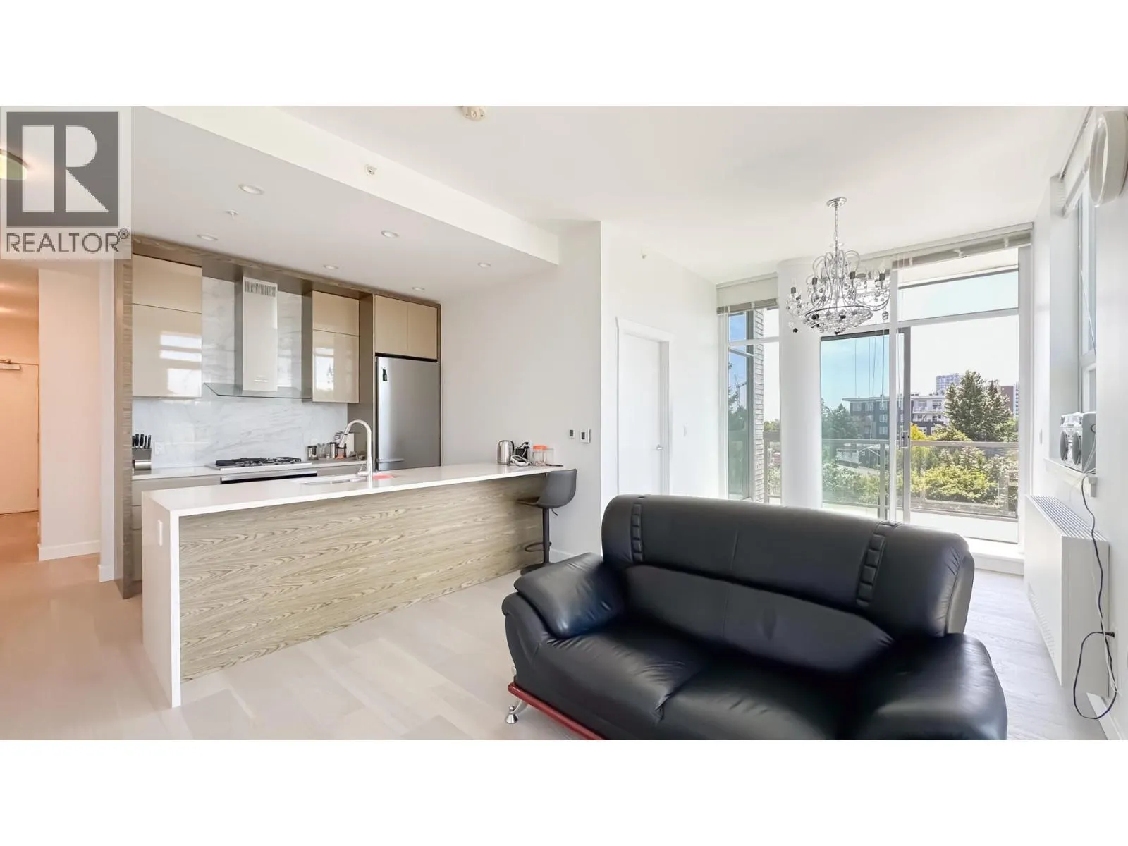 308 6733 CAMBIE STREET