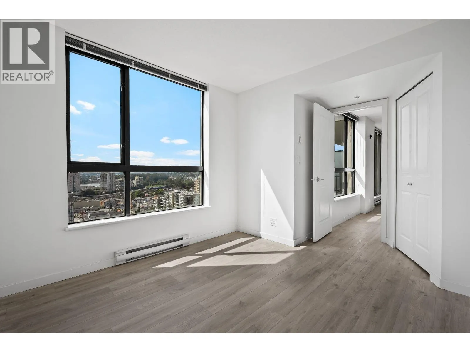 1203 814 ROYAL AVENUE