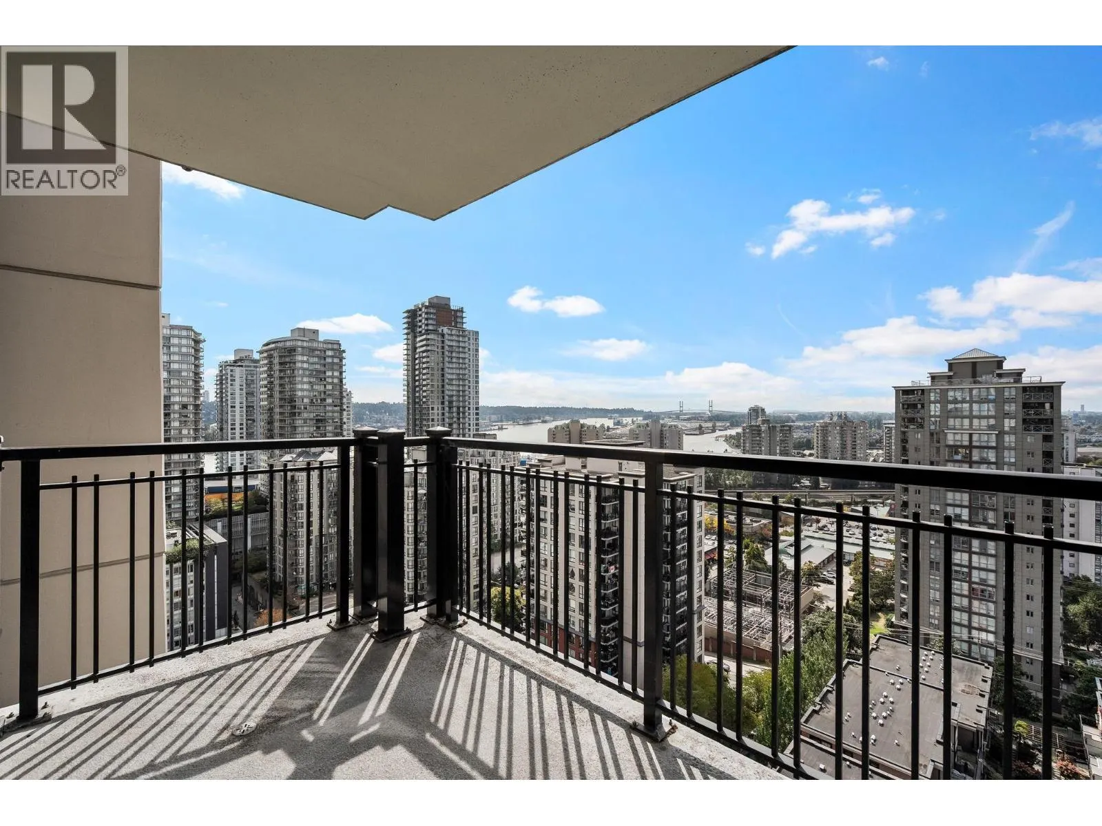 1203 814 ROYAL AVENUE