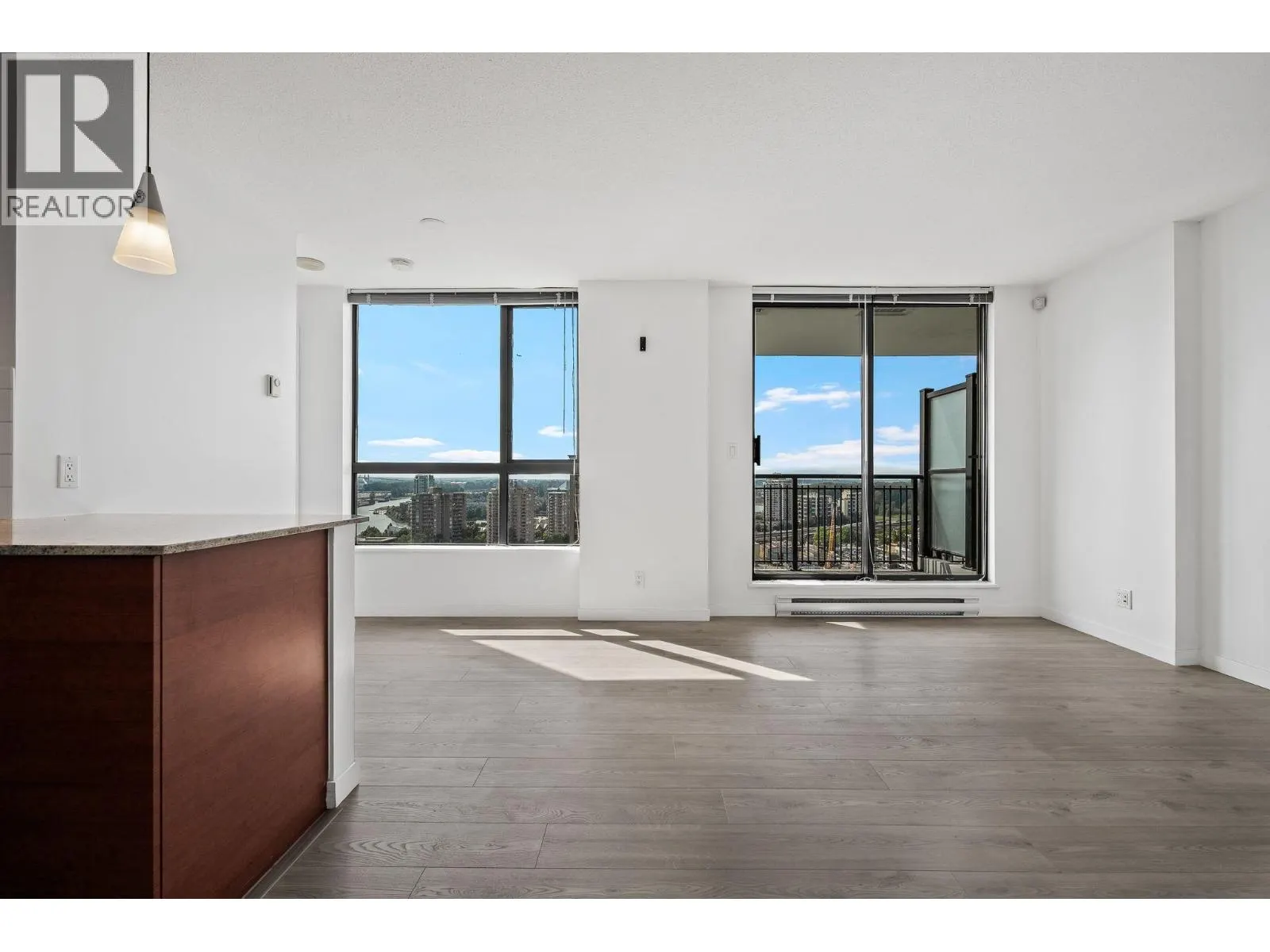 1203 814 ROYAL AVENUE