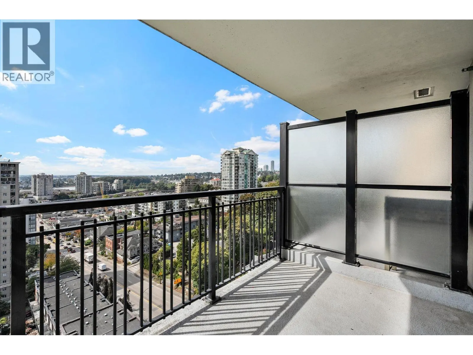 1203 814 ROYAL AVENUE