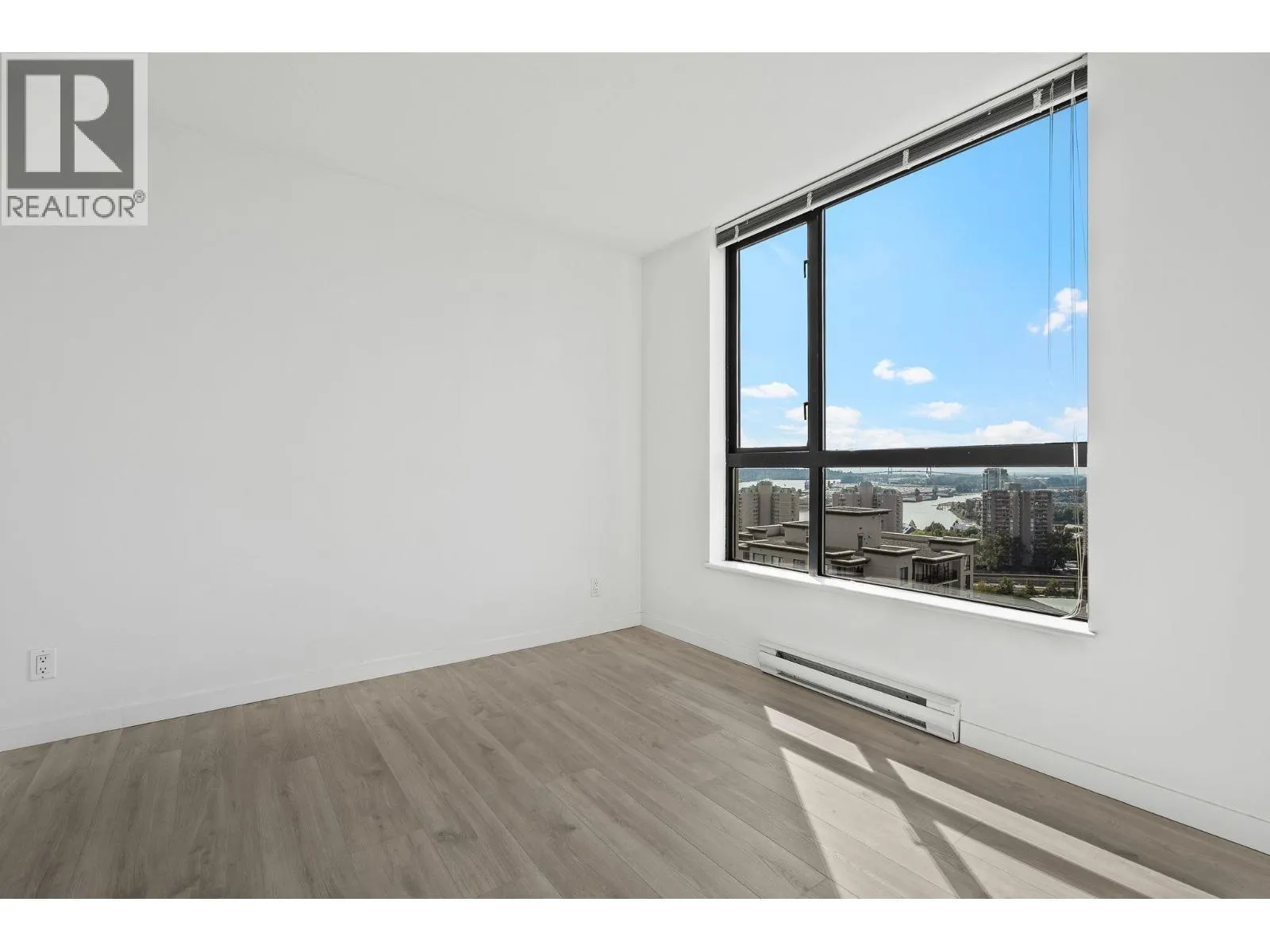 1203 814 ROYAL AVENUE