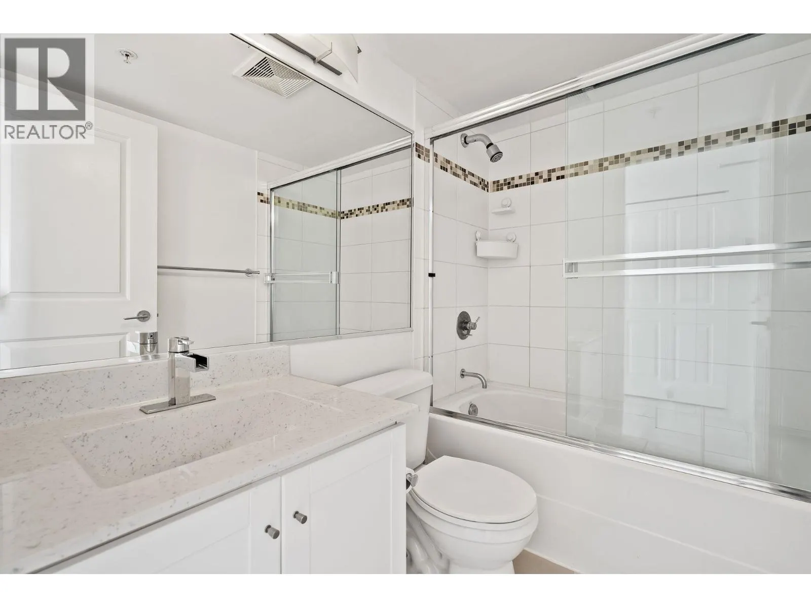 1203 814 ROYAL AVENUE