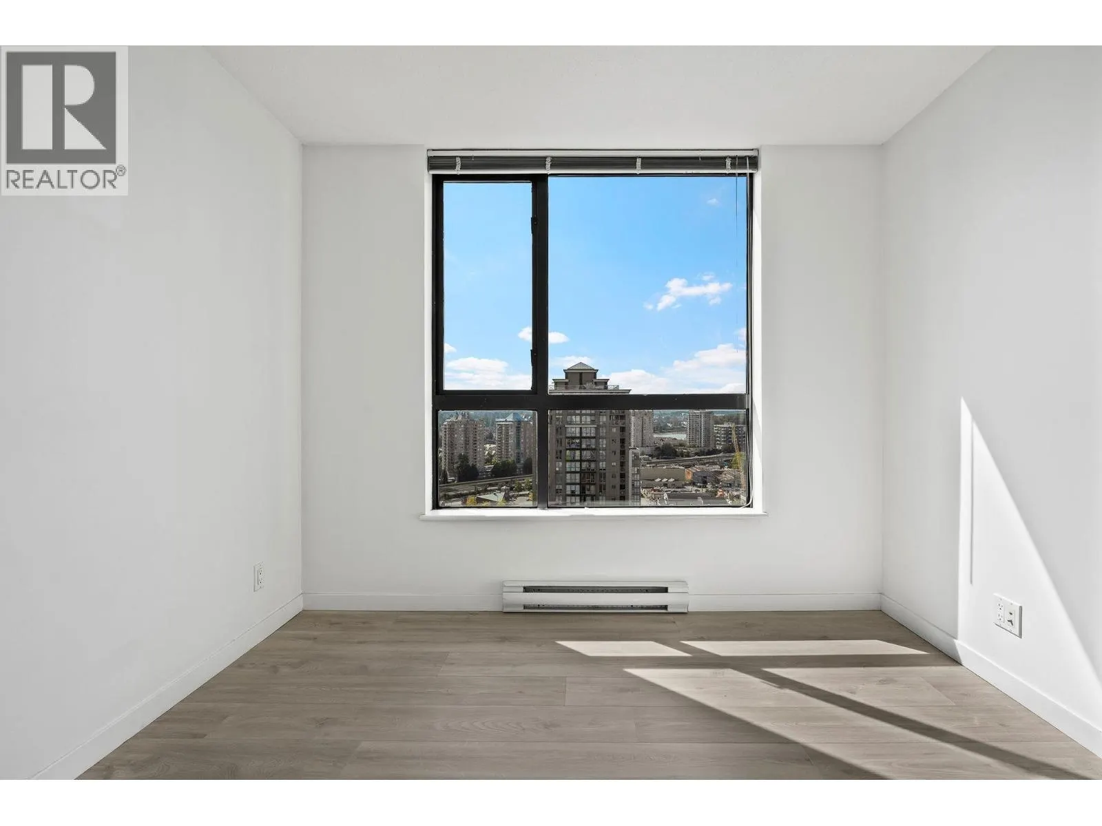 1203 814 ROYAL AVENUE