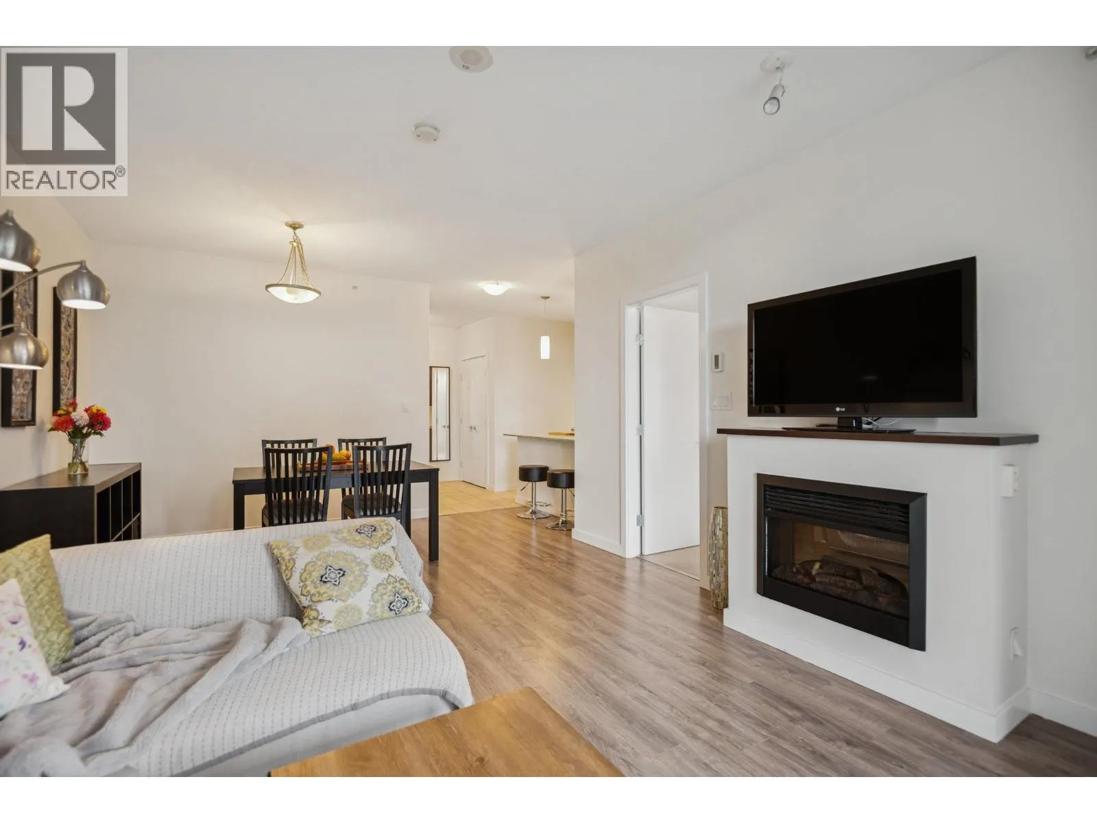 1407 280 ROSS DRIVE