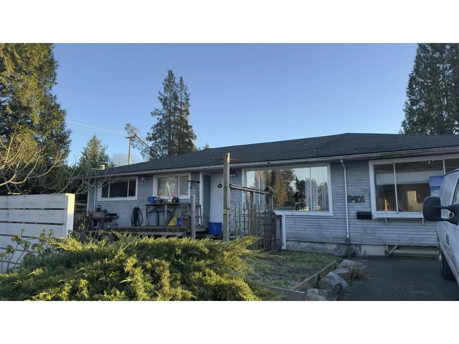 9401 DAWSON CRESCENT