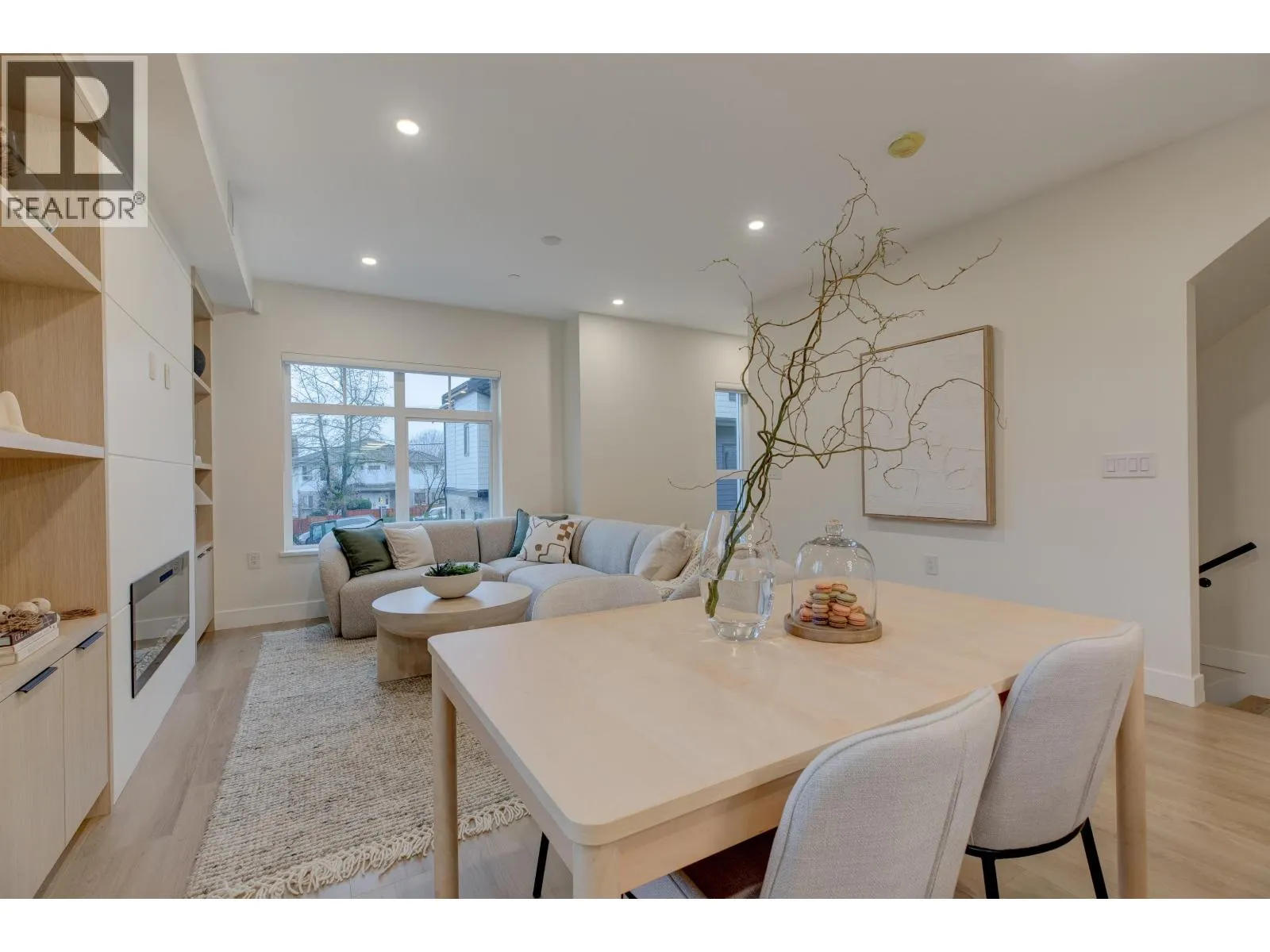 8 339 KEARY STREET