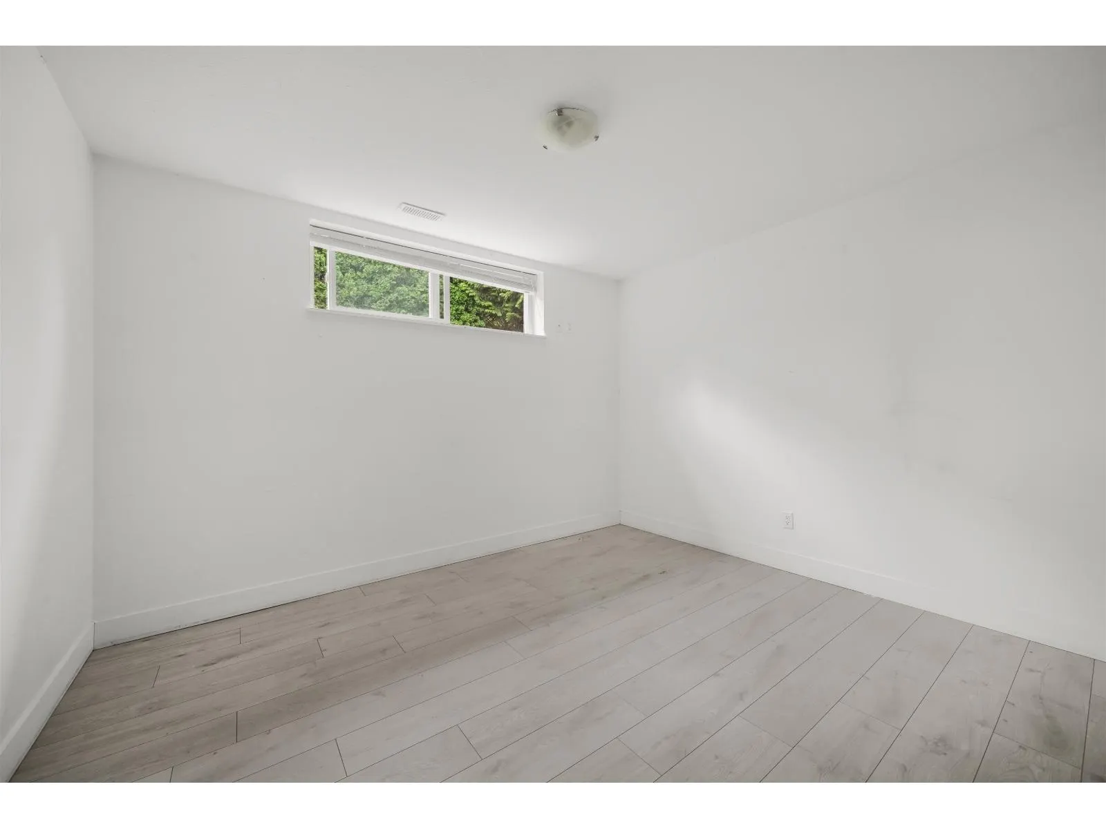 11885 CHATEAU WYND