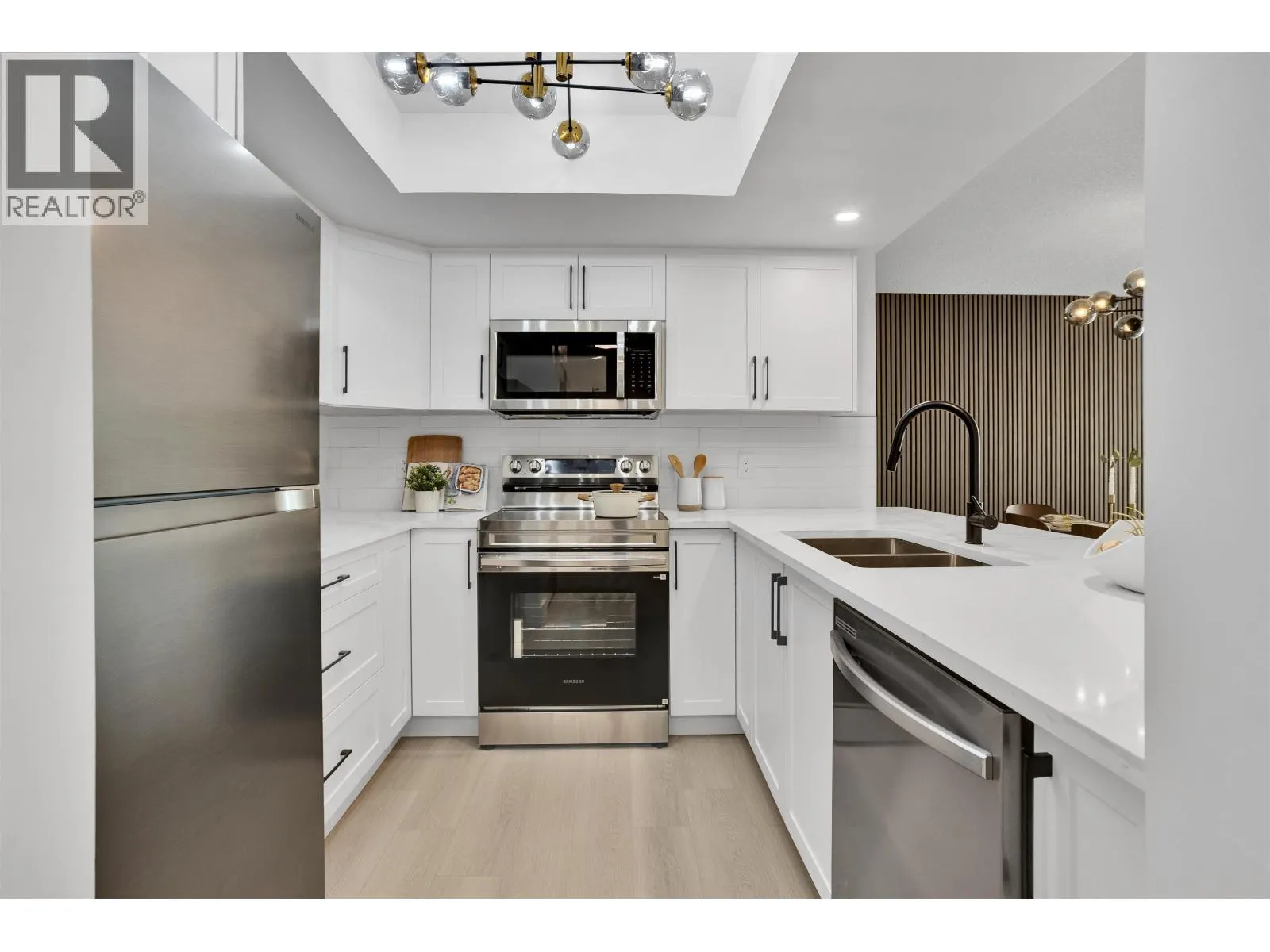 1503 1135 QUAYSIDE DRIVE