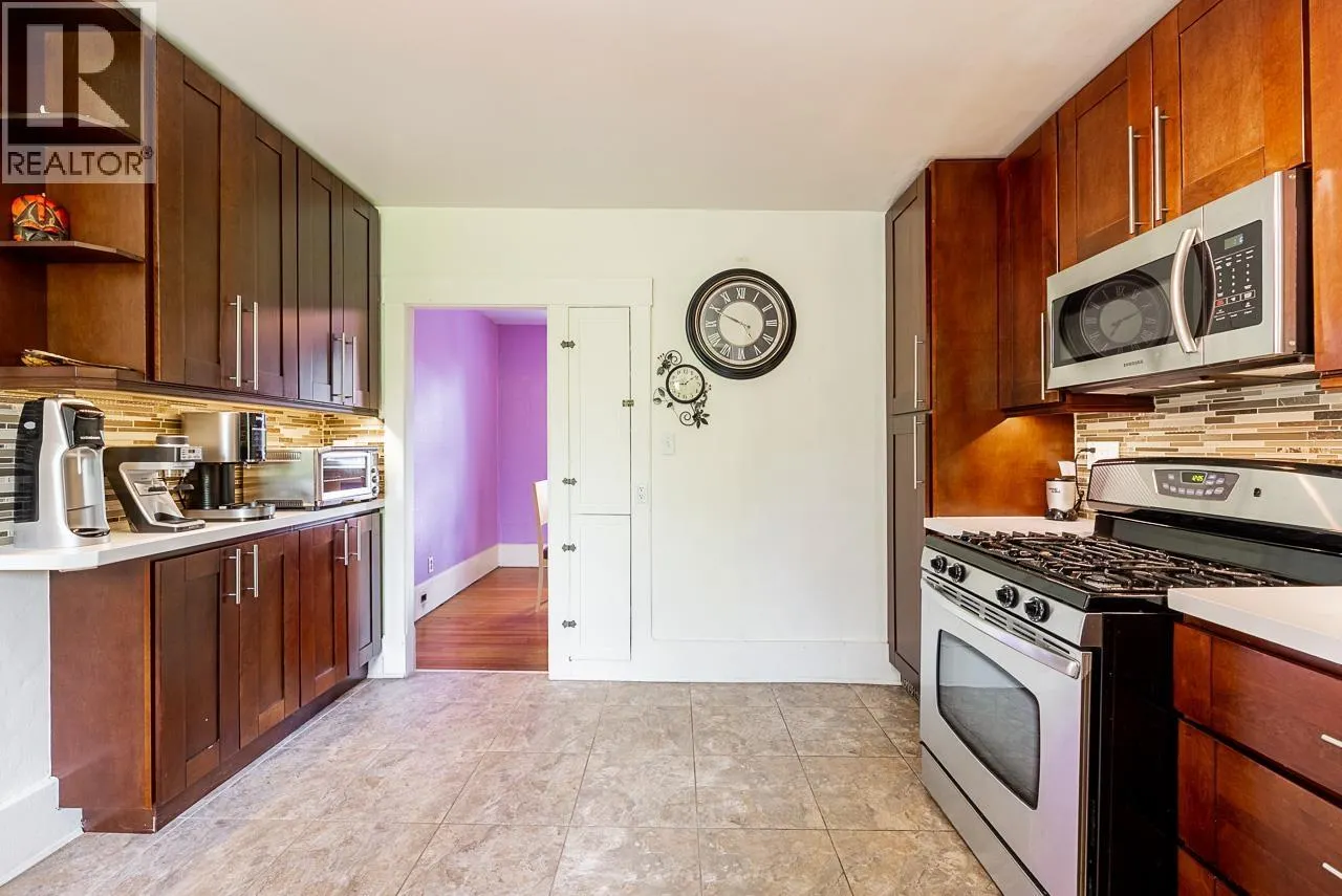 264 W QUEENS ROAD