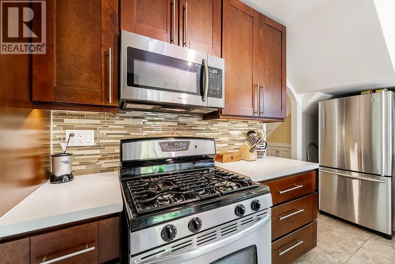 264 W QUEENS ROAD