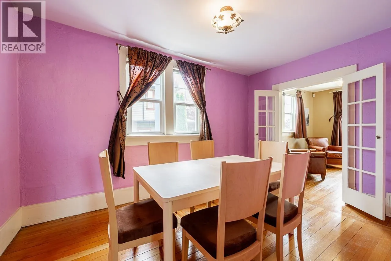 264 W QUEENS ROAD