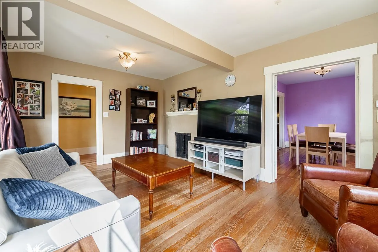 264 W QUEENS ROAD