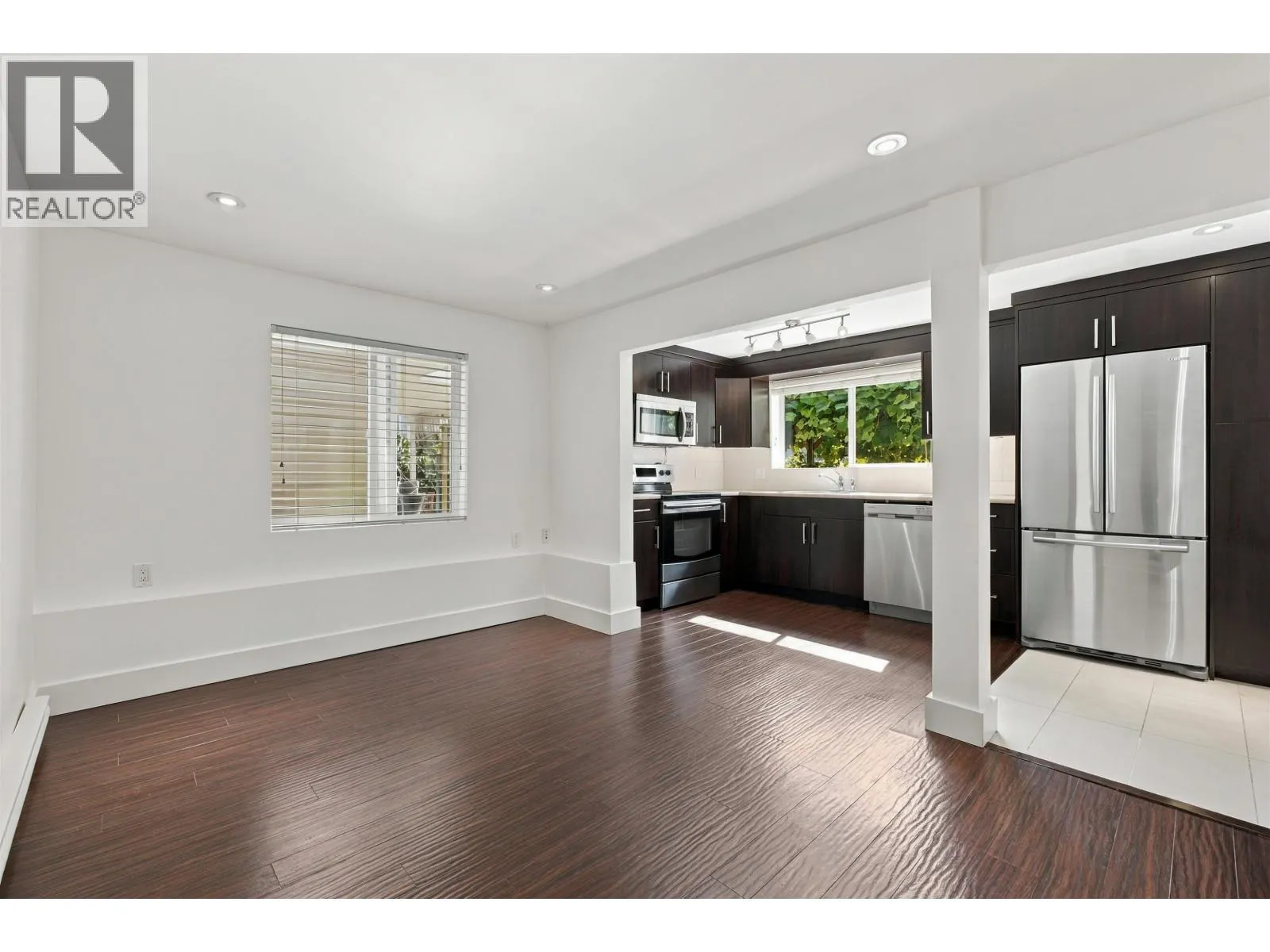 1153 WELLINGTON DRIVE