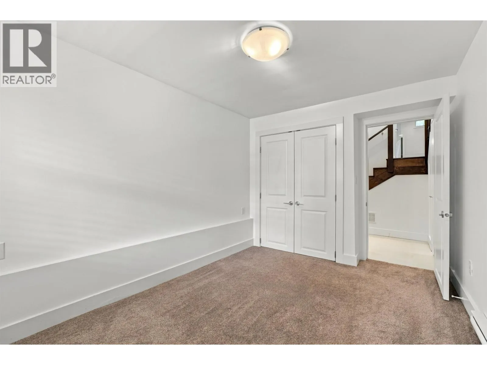 1153 WELLINGTON DRIVE