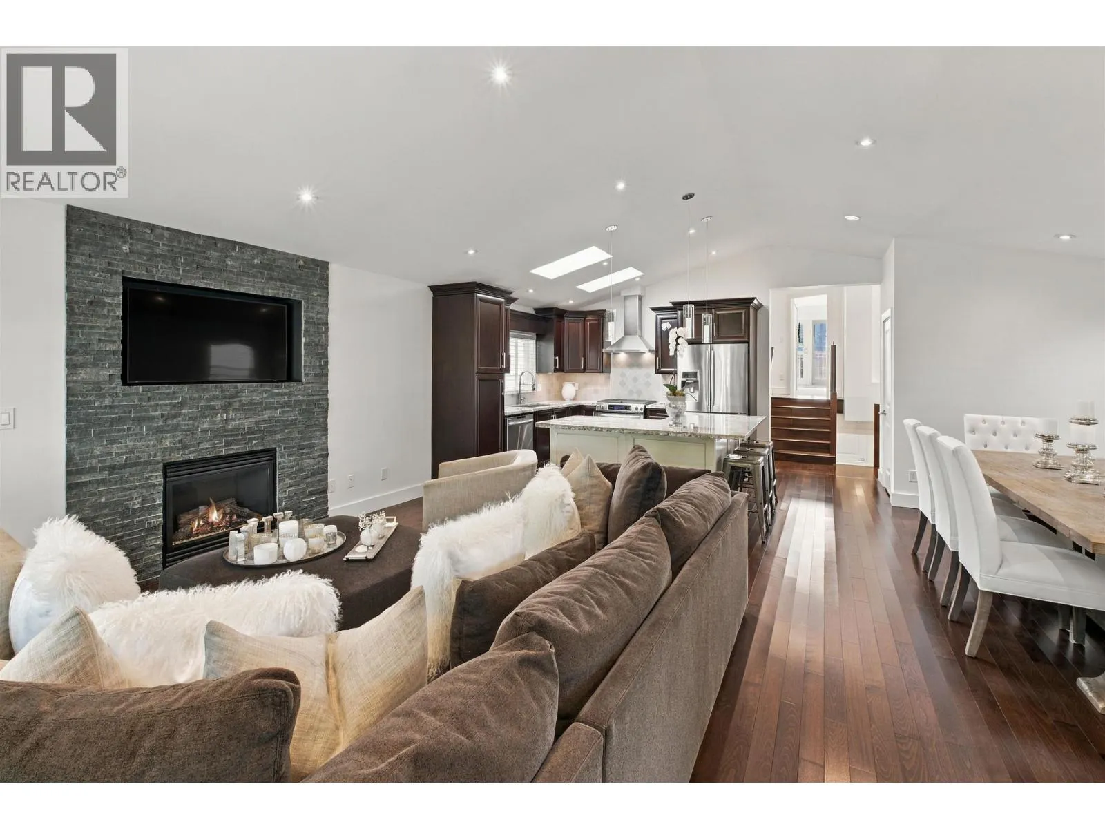 1153 WELLINGTON DRIVE